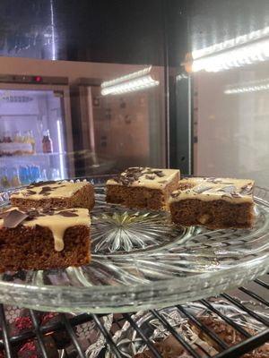 Juicy sponge cake with caramel flavor.

Plant-based
Nut-free at Tekoppen - Maybe closed in Haderslev