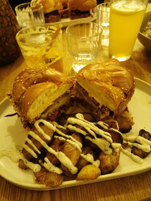 Burgers for dinner at Dip Honest Food - Annecy  in Annecy