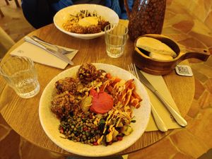 Creamy Spicy drizzle at Dip Honest Food - Annecy  in Annecy