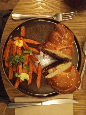 Mediterranean twist burger at Dip Honest Food - Annecy  in Annecy