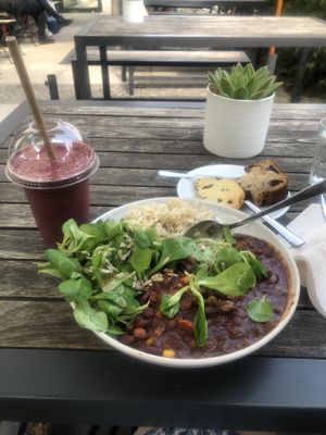 Chilli bowl, berry boost smoothie, blueberry banana bread and chocolate chip cookie. All vegan!   at Goodies Berlin - Schlachtensee in Berlin