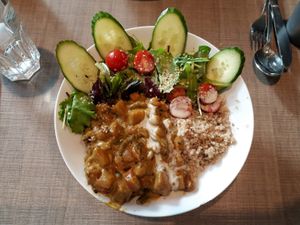 Kokos-Curry Bowl mit Quinoa und Salat  at Goodies Berlin - Schlachtensee in Berlin
