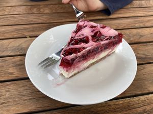 Raspberry cake  at Goodies Berlin - Schlachtensee in Berlin
