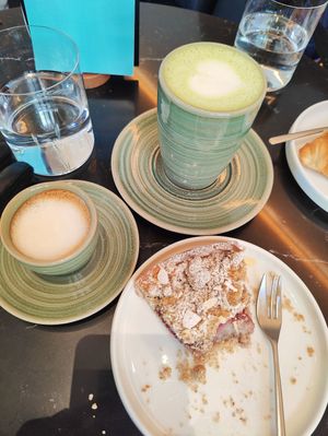 Macchiato and matcha latte at Elias Coffee Shop in Vienna