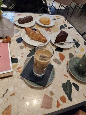  at Elias Coffee Shop in Vienna