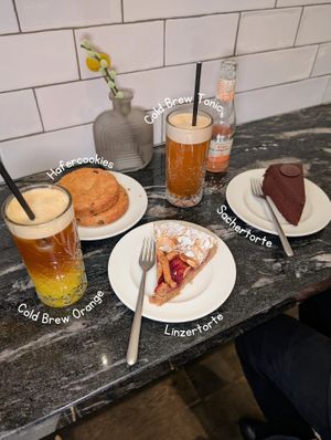 Österreichische Klassiker in vegan 🌱 at Elias Coffee Shop in Vienna
