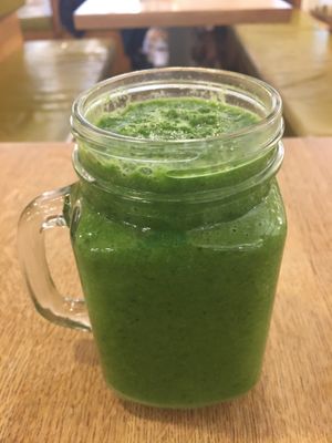 Kickstarter Smoothie mit Avocado, Datteln, Zitrone at Goodies Berlin - Globetrotter - Maybe closed in Berlin