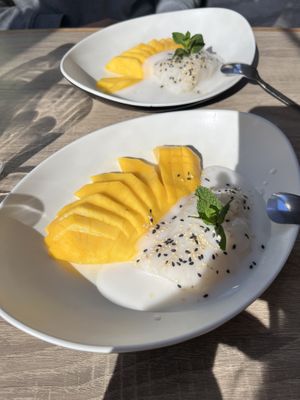 Mango sticky rice  at Chee Is Thaï in Casablanca