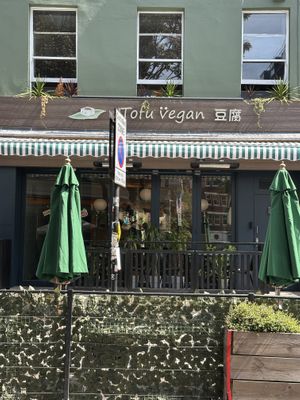 A nice patio to sit outside on a lovely sunny afternoon   at Tofu Vegan - Charlotte in London