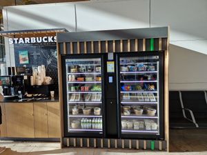 Maquina expendedora zona H de salidas at MAD - Máquina Expendedora - T4 in Madrid