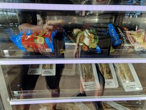 Maquina expendedora zona H de salidas at MAD - Máquina Expendedora - T4 in Madrid