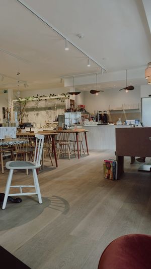 Innen  at Schauplats in Axams