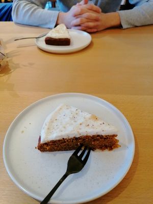 Vegan pumpkin cake with frosting at Schauplats in Axams
