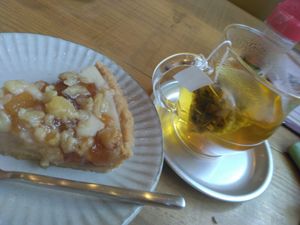 vegan sweets and herb tea at Hanoen Herbshop & Soup Cafe in Saitama