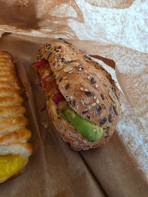 Hummus Avocado at backWERK - Hachmannplatz in Hamburg