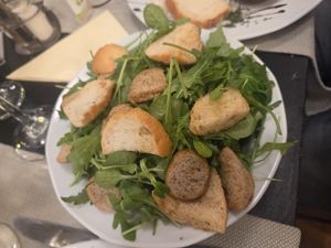 Salad Bowl with arugula and bird salad, balsamic vinegar, toasted bun cubes at Sirály Étterem in Visegrad