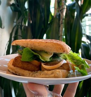  at Lewis Café in Victoriaville