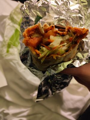 Lahmacun mit Salat at Veganland in Muelheim