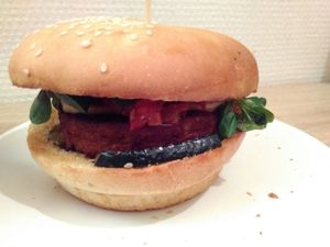 A burger (not sure what I ordered) at VG in Paris