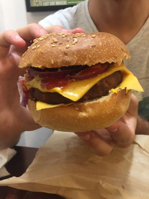 BIG BURGER WITH VEGAN CHEESE OMFG at VG in Paris