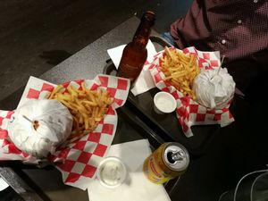 Burger im Menü  at VG in Paris