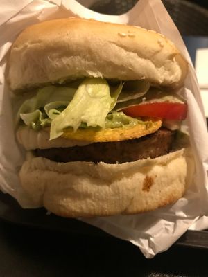 Amazing guacamole burger at VG in Paris