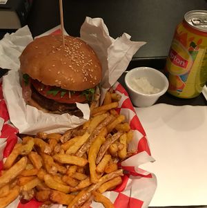 vegan mayo for your fries! at VG in Paris
