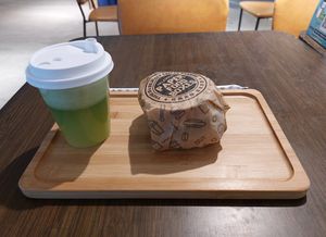 Keto Vegetarian McGriddles + Five Green Juice at Loft @ Green Mama 素娘娘 in Kowloon