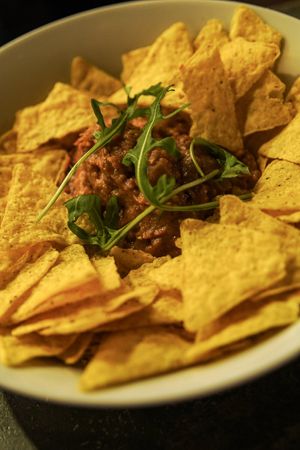 Nachos et guacamole maison at L' Improbable in Perigueux