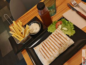 TAcos and panisse sticks at Veganil in Paris