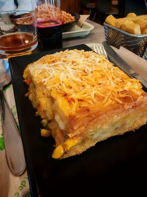 
Vegetable parmentier :
mashed potatoes garnished with weights, carrots, onions, peppers and spices at Veganil in Paris