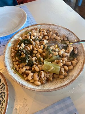 Black-eyed beans at Stou Roushia in Larnaca