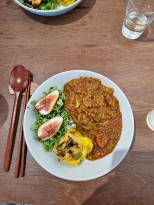Vegan curry, fritata, fig saladd  at Teumssag - 틈싹 in Gongju