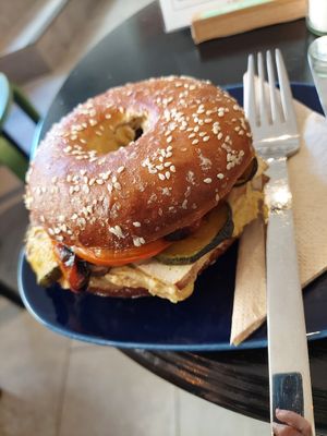 Bagel with humus, tofu and grilled vegetables. at Miri‘s Café in Passau
