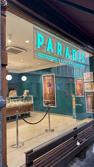 Outside   at Paradis Gelateria - Karl Johan in Oslo