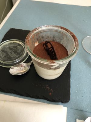 tiramisú favoloso, non potresti mai dire che non é quello normale! perfino quella super antivegana della mia suocera ha dovuto ammettere che era buonissimo:)  at La Casina di Alice in Livorno