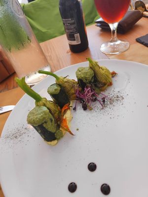 Fiori di zucchina ripieni di formaggio vegano e zucchine at La Casina di Alice in Livorno