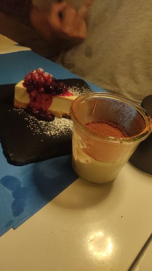 Tiramisù e cheesecake at La Casina di Alice in Livorno