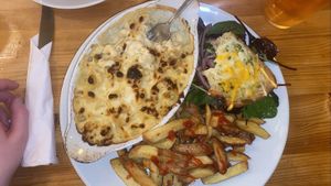 vegan mac & cheese with chips & cheesy garlic bread  at Mono in Glasgow