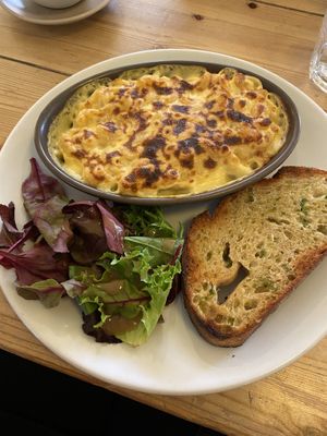 Mac n cheese with garlic bread  at Mono in Glasgow
