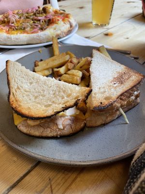 Rueben  at Mono in Glasgow