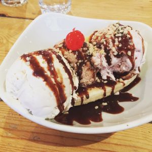 chocolate fudge banana sundae at Mono in Glasgow