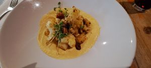 Split pea hummus and roasted cauliflower at Mono in Glasgow