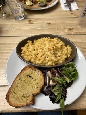 macaroni cheese and garlic bread  at Mono in Glasgow
