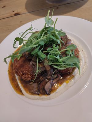 Hevanly haggis and potato cakes at Mono in Glasgow