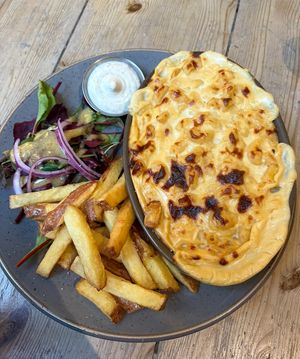 Macaroni cheese and chips #Veganuary at Mono in Glasgow