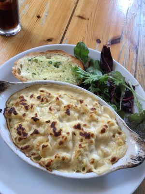 Mac n cheese + the best garlic bread at Mono in Glasgow