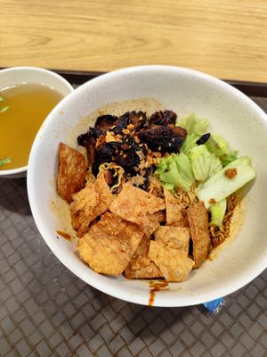 Caramelised char siew noodle, $5.90. 
The quality of the noodle itself is SO good 😊
The caramelised char siew is sweet with a little char. Very tasty! at Origanics Vegetarian - Woodleigh - 启点 in Central Singapore