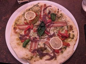 Pizza Pesto at Ô Petits Pâtons in Toulouse