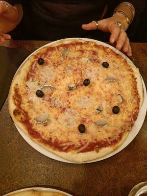 4 cheese pizza at Ô Petits Pâtons in Toulouse